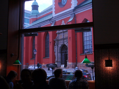 Jacobs Kyrka through window.